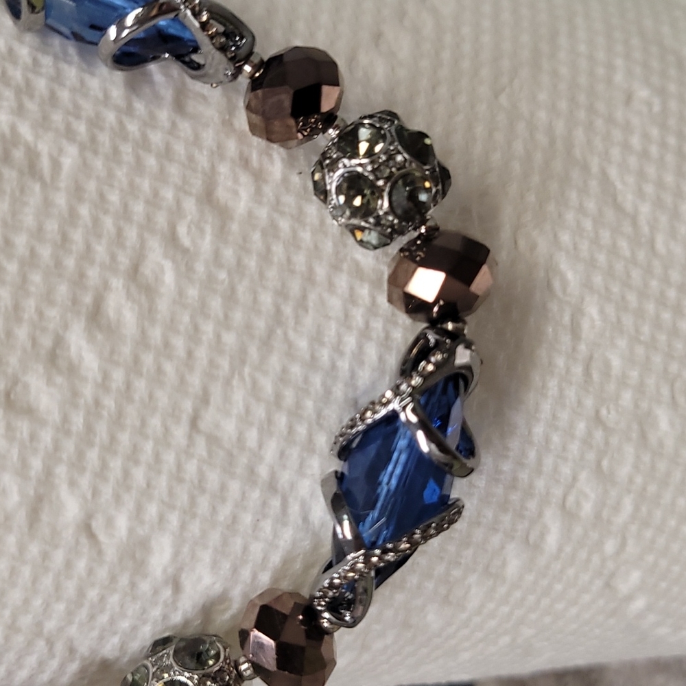 NECKLACE - Picture 2 of 4